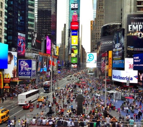 R Lounge at Two Times Square - New York, NY