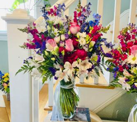 Clayton Florist: the Florist at Plantation - Clayton, NC