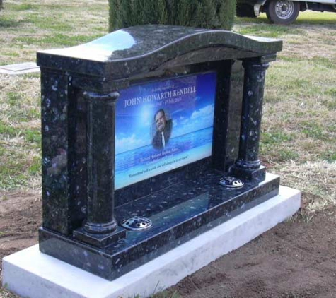 Lincoln Grove Monuments & Memorials - West Tamworth, NSW