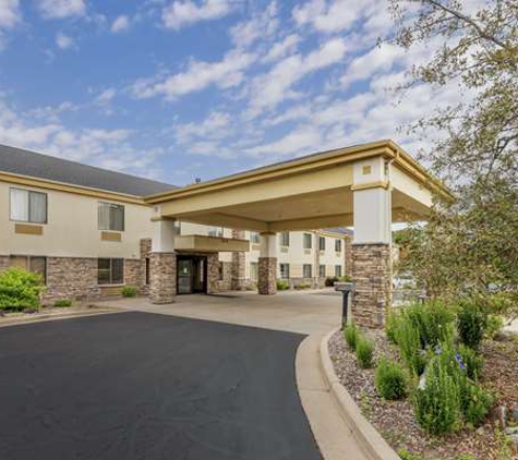 Comfort Inn & Suites Black River Falls I-94 - Black River Falls, WI