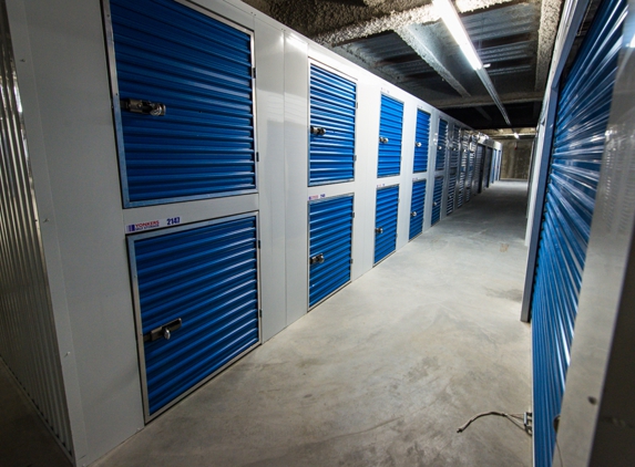 Storage fox self storage - White Plains, NY. Big Storage in White Plains, NY