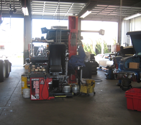 Four Star Automotive Inc. - South San Francisco, CA. Tire Balancer