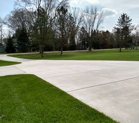 Cliff Kamm Concrete - Kenosha, WI. Driveway and sidewalk