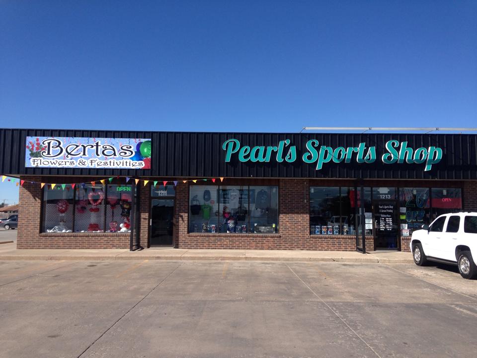 Pearl S Sports Shop 1213 Fleming St Garden City Ks 67846 Yp Com