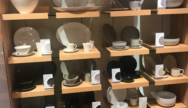 Crate & Barrel - Pasadena, CA