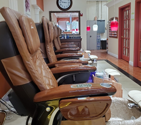 Kim Nails - Clermont, FL. Mani/pedi for Bill Lewis of Vero Beach while visiting Clermont, Florida.