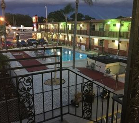 Budget Inn - Saint Petersburg, FL