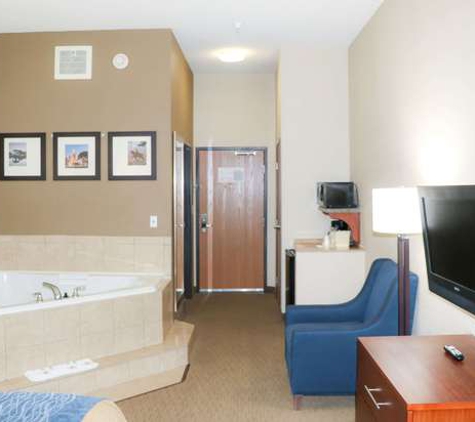 Comfort Inn & Suites Sikeston I-55 - Sikeston, MO