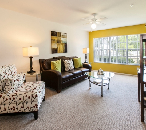 Charleston Club Apartments - Sanford, FL