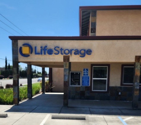 Life Storage - West Sacramento, CA