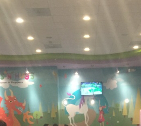 Giggles N Hugs-Childrens Restaurant and Playspace - Glendale, CA. Cute murals all around.