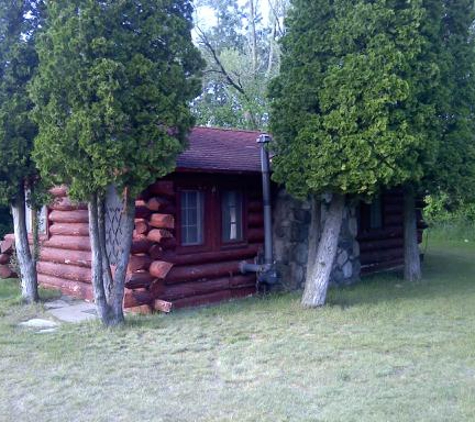 Uhrick's Lincoln Log Motel - Charlevoix, MI