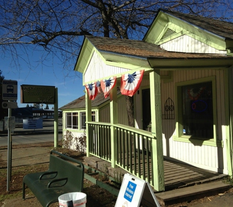 Apple Blossom Coffee House - Camino, CA