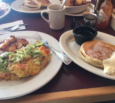 Momo's Cafe - Vallejo, CA