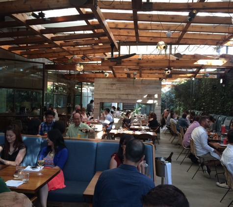 Hinoki & The Bird - Los Angeles, CA. Outdoor patio