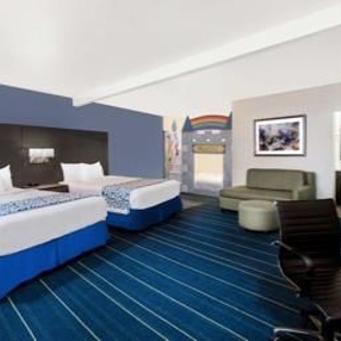 Days Inn & Suites by Wyndham Anaheim At Disneyland Park - Anaheim, CA