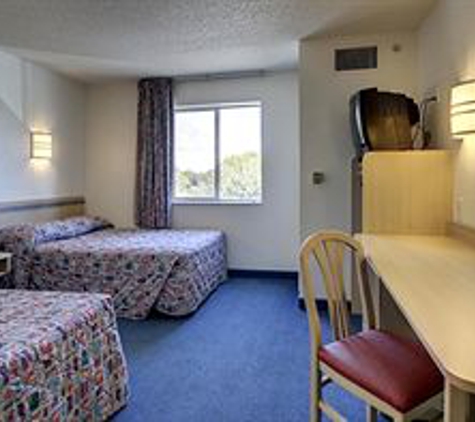 Motel 6 - West Des Moines, IA