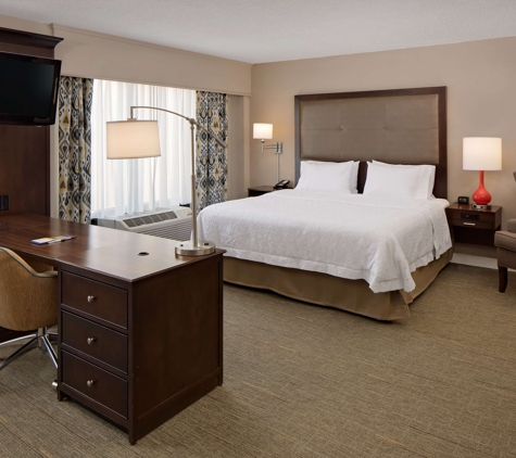 Hampton Inn Louisville Downtown - Louisville, KY