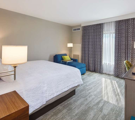 Hampton Inn & Suites Sacramento at CSUS - Sacramento, CA