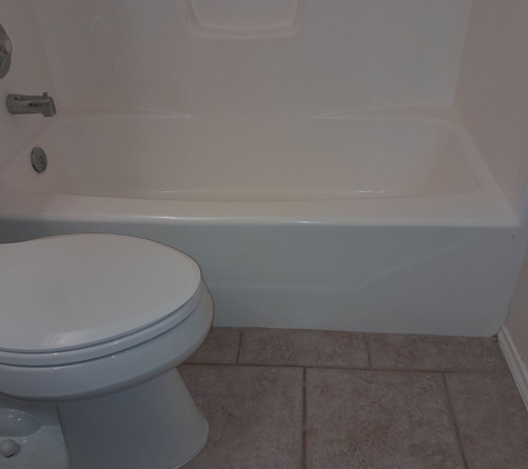 unique bathtub restoration - brownsville, TX. Before