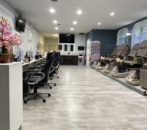 V Nails & Spa - Danville, IL