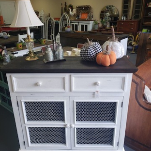 Aubree Jo's Furniture antiques & More - Dothan, AL