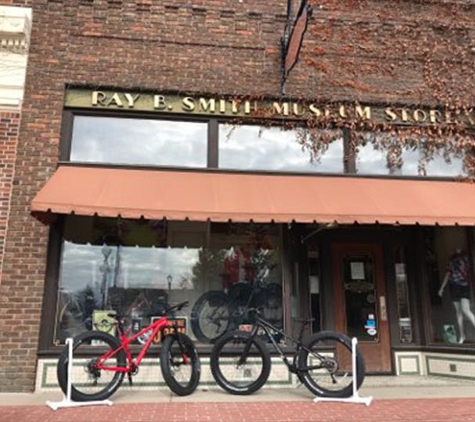 Raccoon River Valley Bicycle & Outfitters - Perry, IA