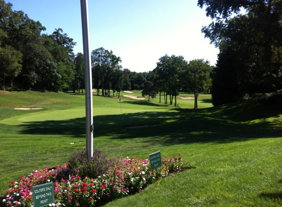 North Hills Country Club Inc - Manhasset, NY