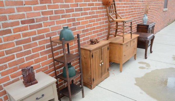 YA YA’s Mid-Century Furniture, Antiques & Decor - Bluffton, IN