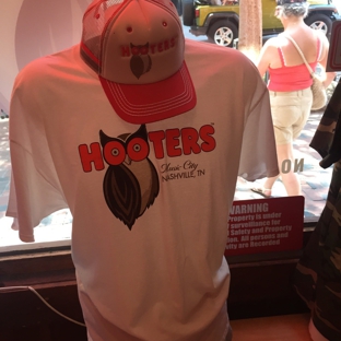 Hooters - Nashville, TN
