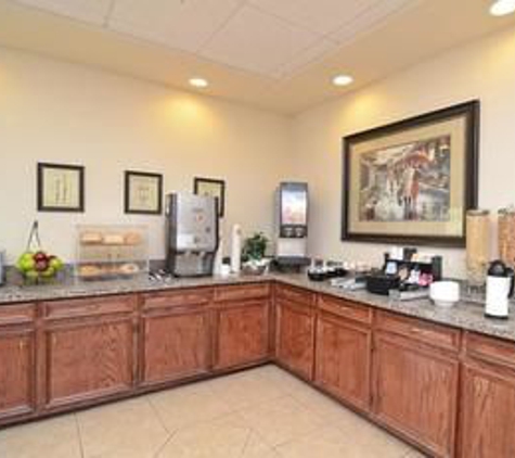 Best Western La Grange Inn & Suites - La Grange, TX