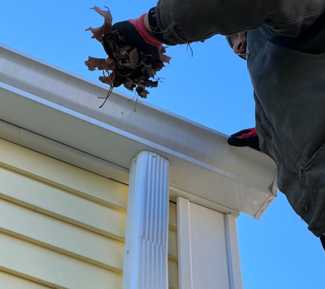 Pure Pro Gutter Cleaning LLC - East Windsor, CT. Pure Pro Gutter Cleaning, Melrose, CT, cleangutterclean.com