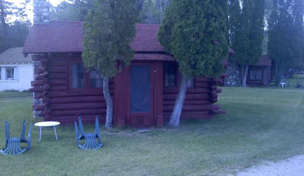 Uhrick's Lincoln Log Motel - Charlevoix, MI