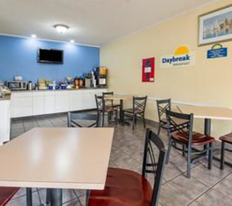 Days Inn by Wyndham Kansas City International Airport - Kansas City, MO