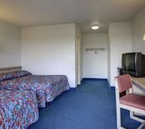 Motel 6 - Hays, KS