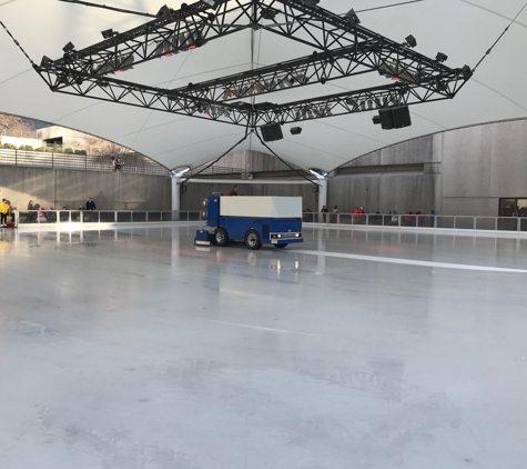 Ice Terrace-Crown Center - Kansas City, MO