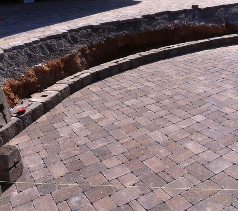 Quality Landscape Co.. Paver patio