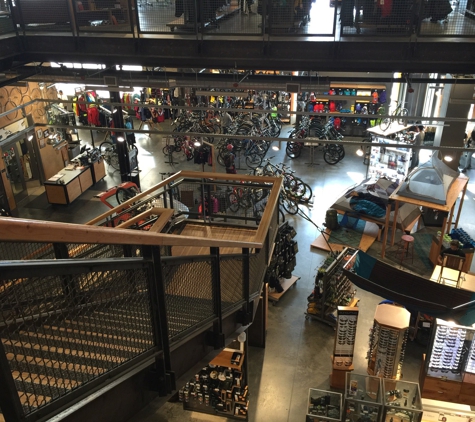 Rei - Woodland Hills, CA