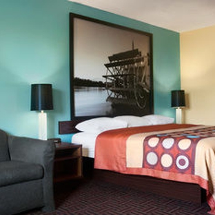 Super 8 by Wyndham Peoria - Peoria, IL