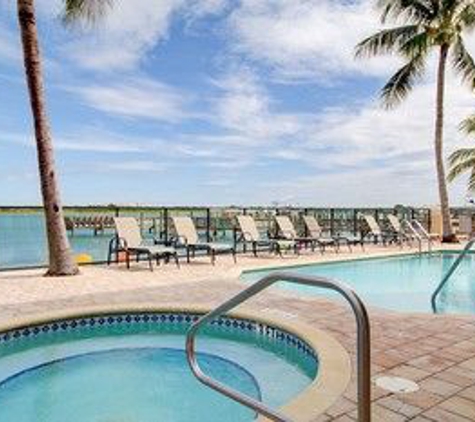 Hutchinson Island Plaza Hotel & Suites - Fort Pierce, FL