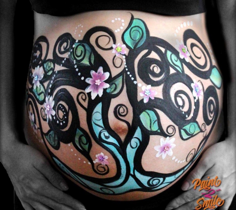 Paint 2 Smile. Maternity belly painting of a tree of life by owner and main artist of Paint 2 Smile Laura M Hoyos.