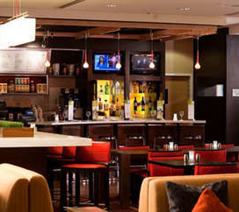 Courtyard by Marriott - Milwaukee, WI