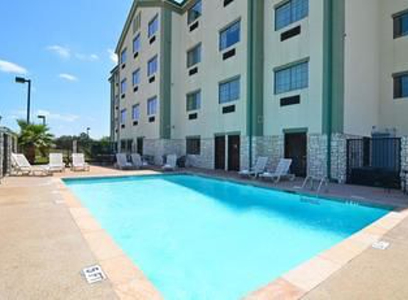 Best Western La Grange Inn & Suites - La Grange, TX