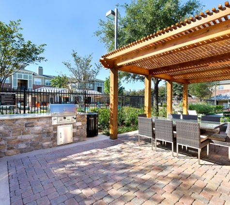 Indigo Pointe Apartments - Grand Prairie, TX