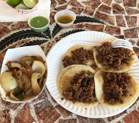 Tacos Y Mariscos El Tio - Bellflower, CA