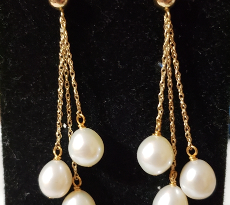 Sweet & Swift Gift Shop - Tallahassee, FL. Sea Pearl's 14 KT Yellow Gold Earrings 
Sweet & Swift Gift Shop