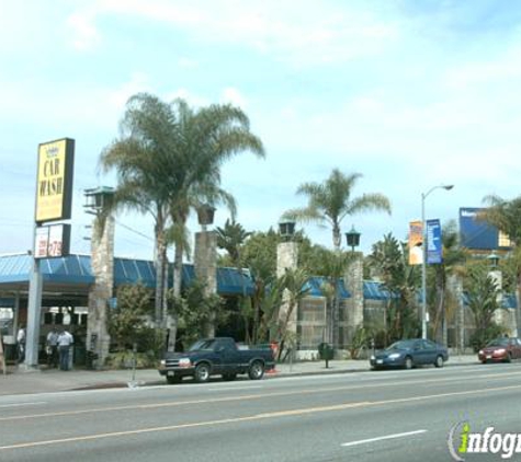 Mikey's Car Wash - West Hollywood, CA