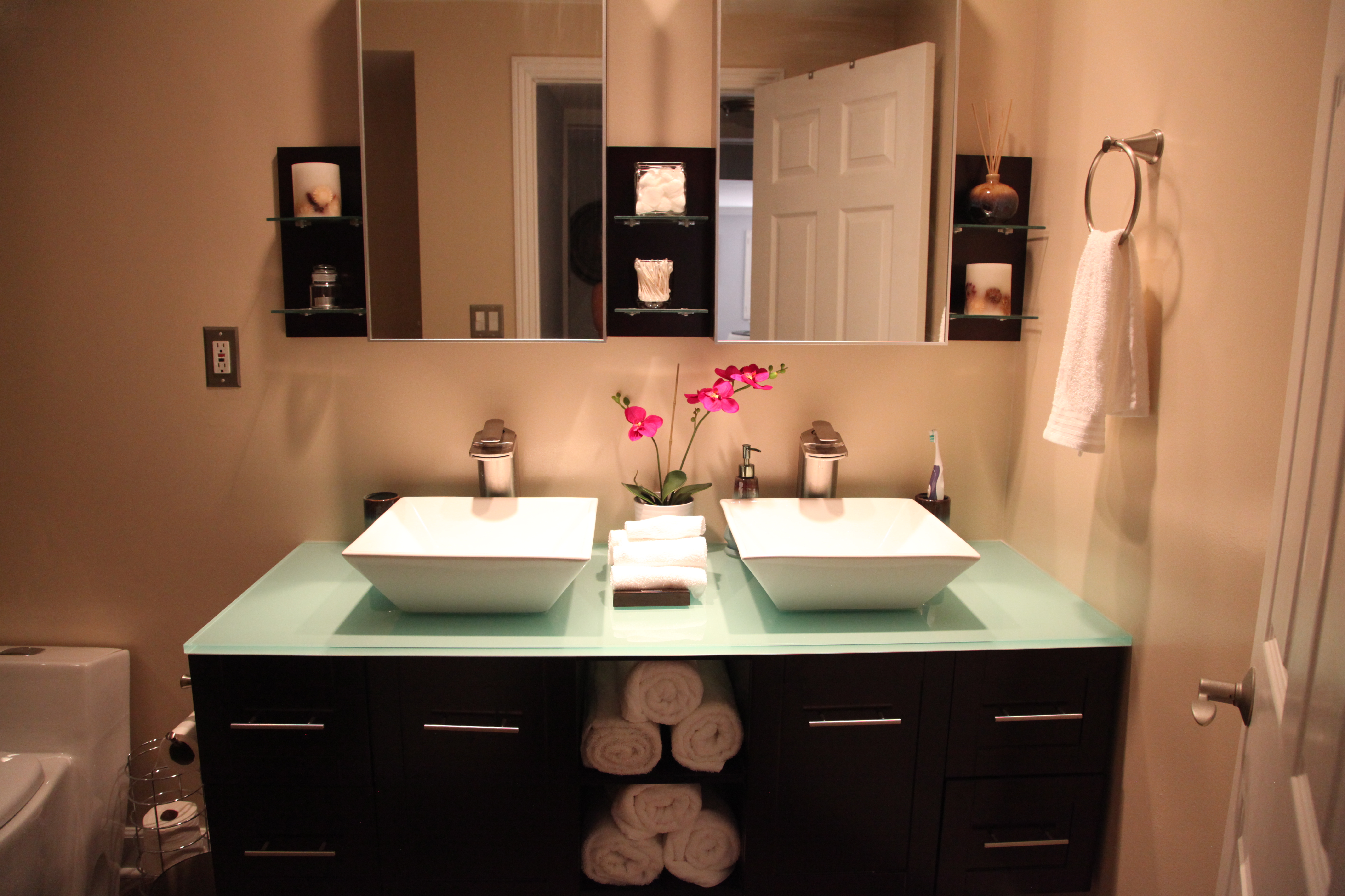 Modern Bathroom North Hollywood Showroom 7040 Lankershim Blvd