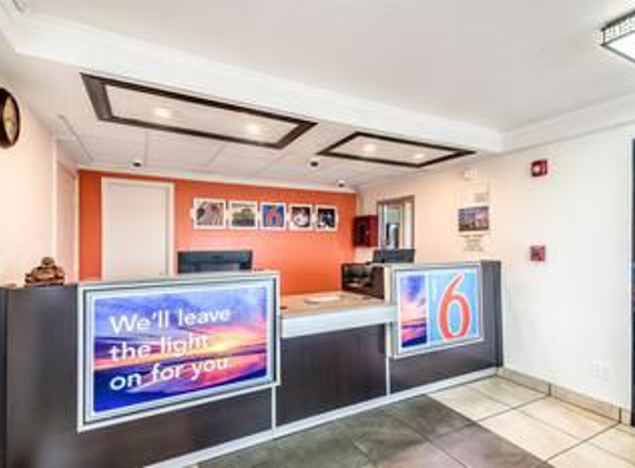 Motel 6 - Oxford, AL