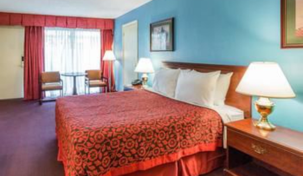 Days Inn by Wyndham East Stroudsburg - East Stroudsburg, PA